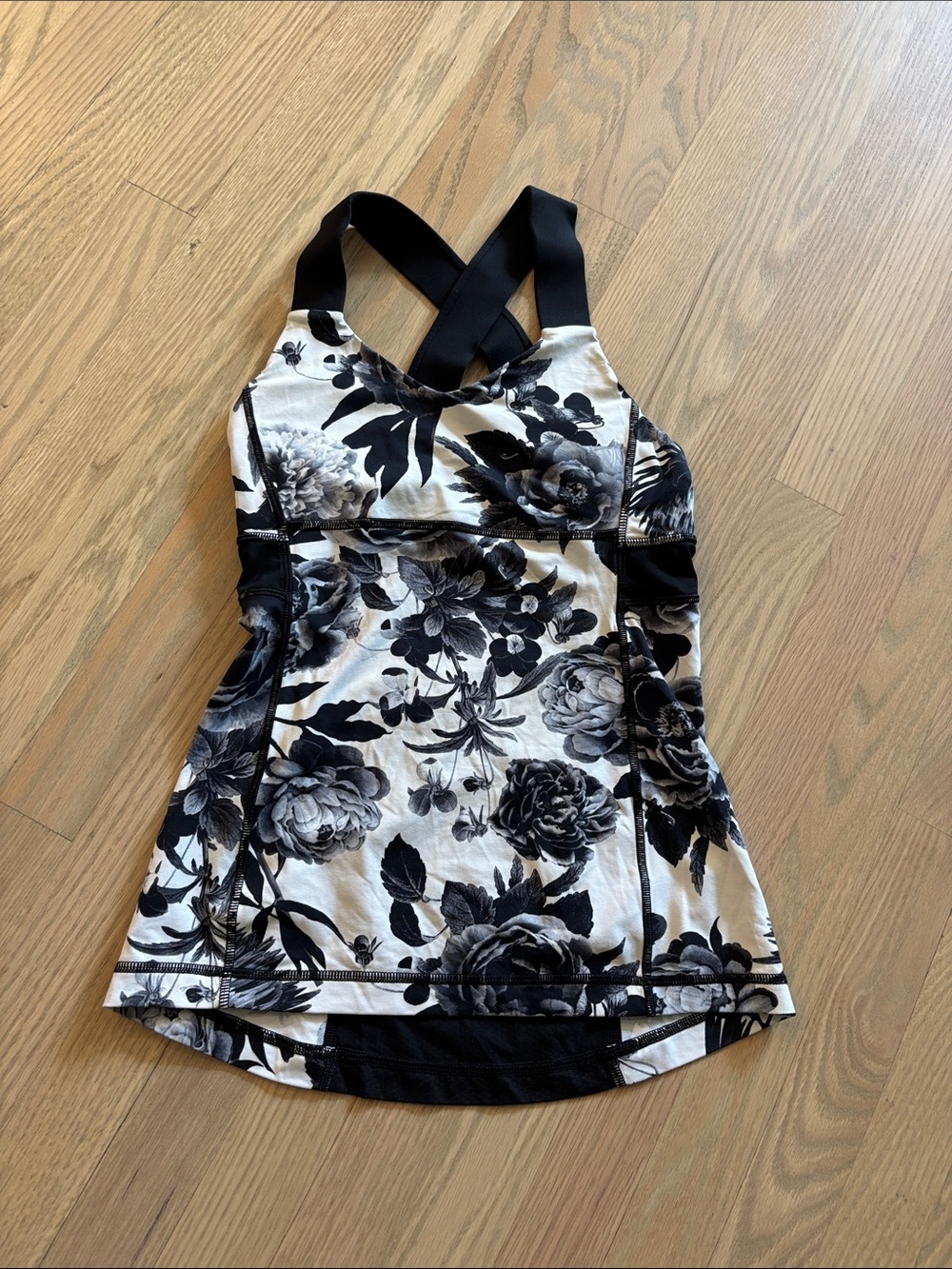 Lululemon Floral Black & White Floral Crisscross Lycra Tank Top Size 4